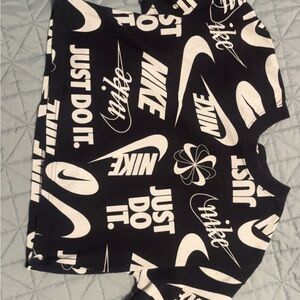 Nike Black and White Cropped Graphic Tee